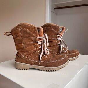 Sorel meadow lace up boots size 6.5